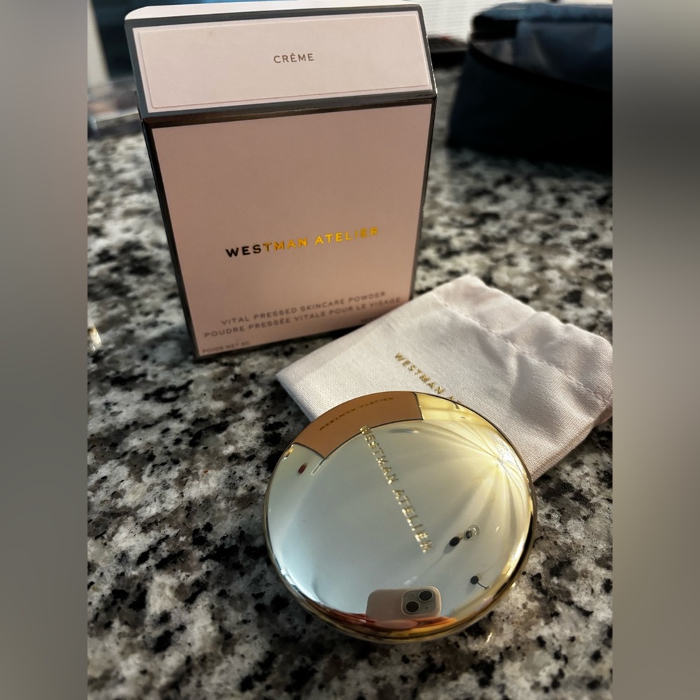Westman Atelier crème finishing powder